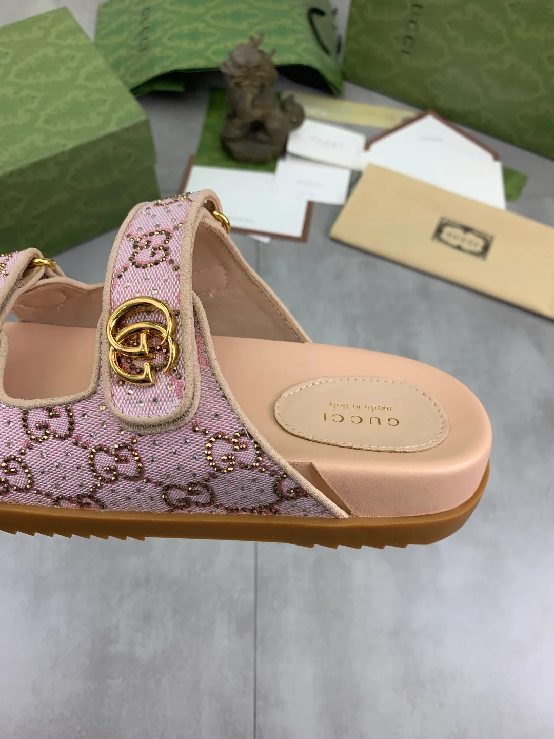 Men's shoes 💰P480💰[New model] High version 🎁🎁🎁 GUCCI New casual hot diamond slippers for the Year of the Snake, original official website, perfect workmanship, transmitting a kind of noble luxury, sublimating its definition of luxury in Gucci's high-end extraordinary craftsmanship. Original Gucci double G combination outsole, code number: 35-45, complete package